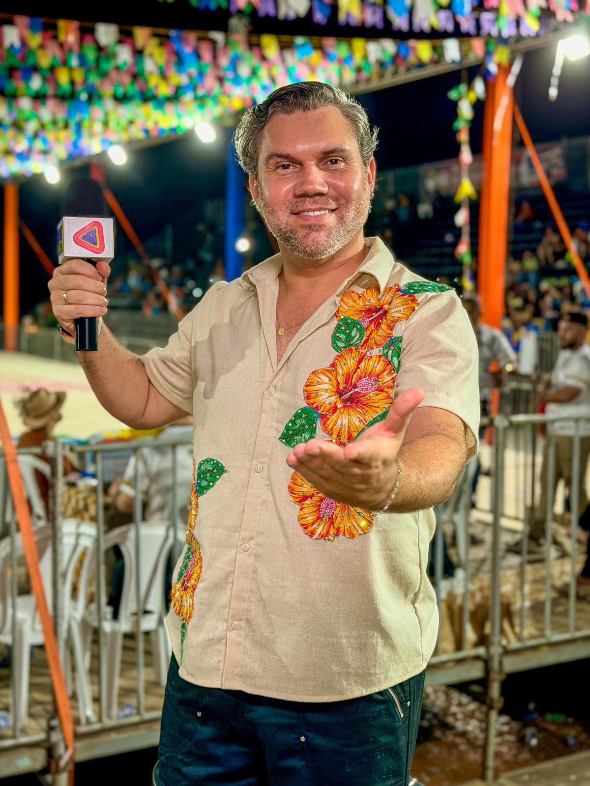 Anderson Vale de camisa florida no Nordestão 2026